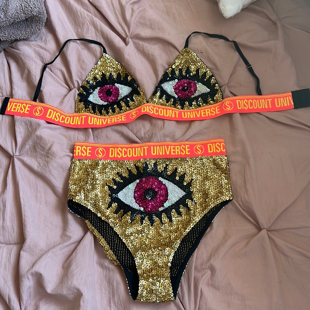 Discount universe 2 piece gold set